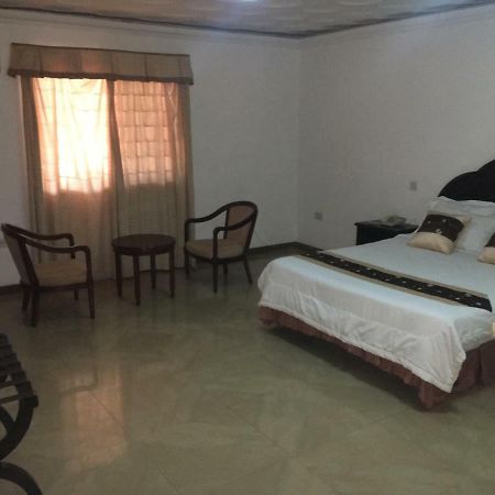 Luxury West Hotel Adenta Luaran gambar