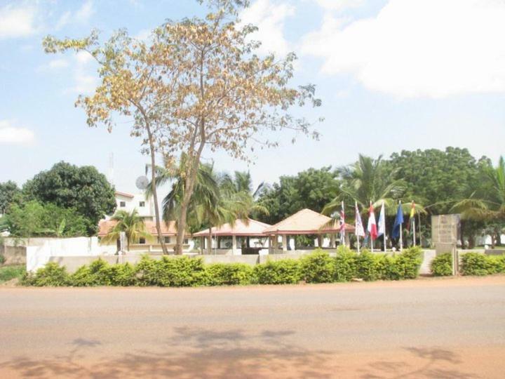 Luxury West Hotel Adenta Luaran gambar