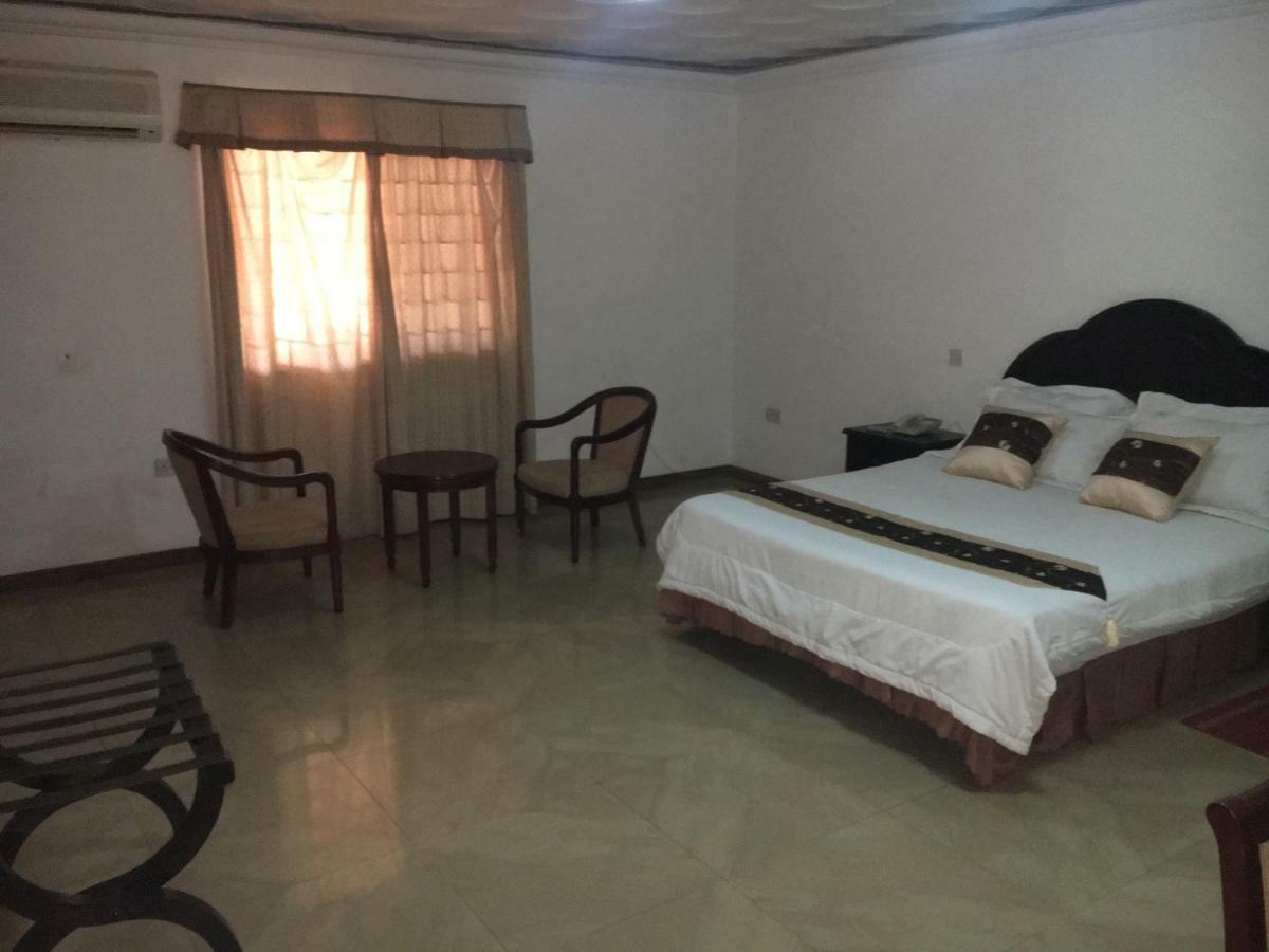 Luxury West Hotel Adenta Luaran gambar