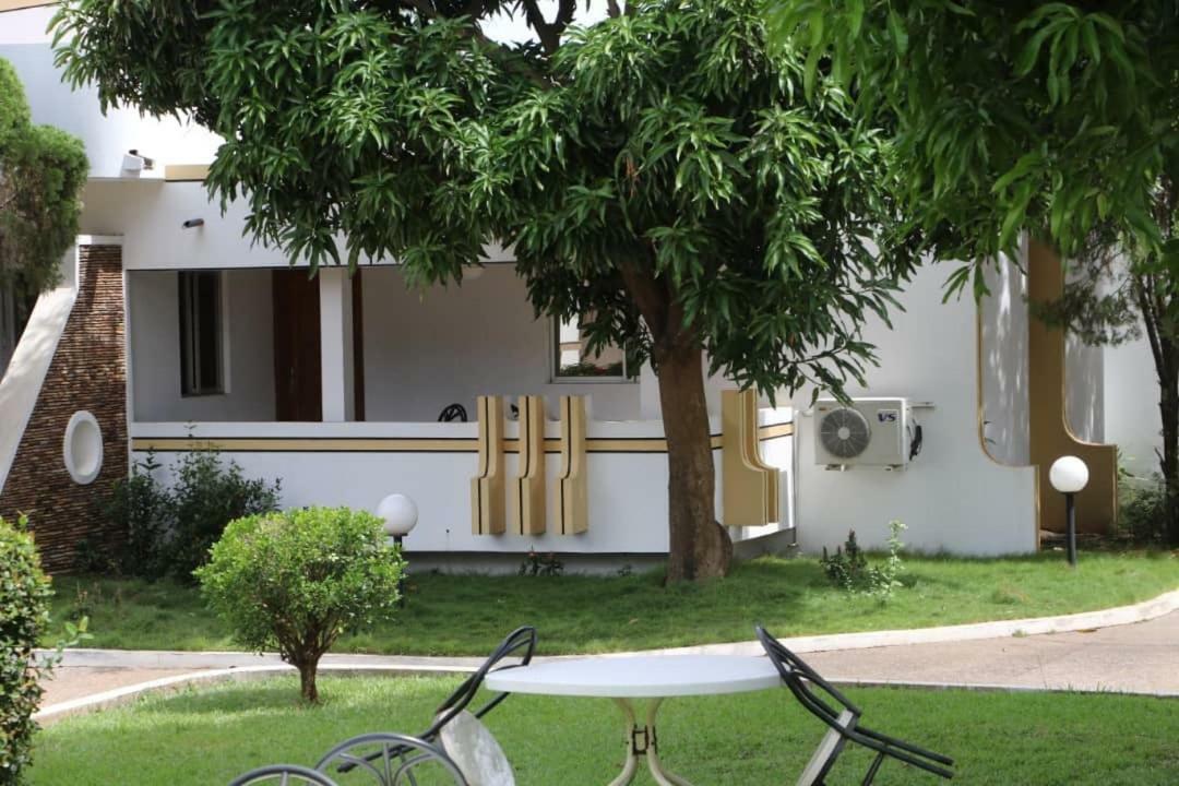 Luxury West Hotel Adenta Luaran gambar