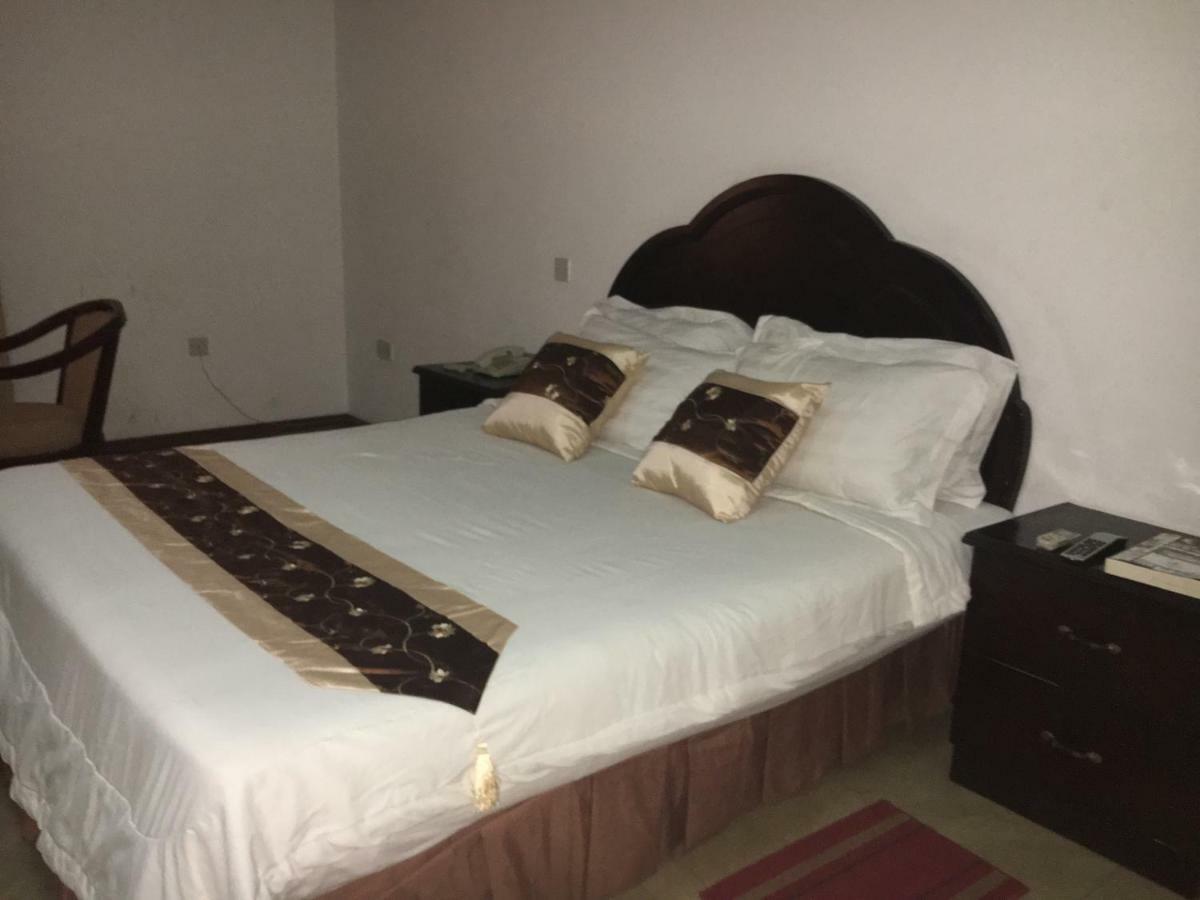 Luxury West Hotel Adenta Luaran gambar